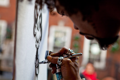 Urbanist with air brush - photo by Dom Henry (c)